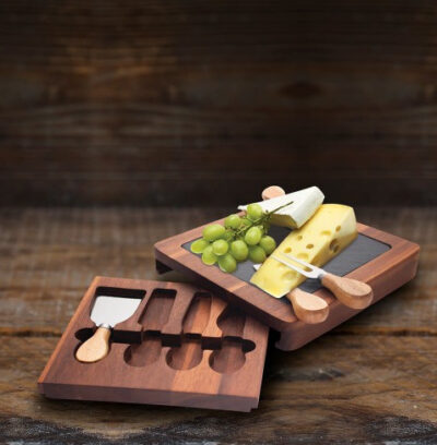 TABLA VOLCANICA PARA QUESOS La tabla volcanica para quesos es sin duda la mejor idea para regalar a tus mejores clientes agradece obsequia premia con este lujoso regalo