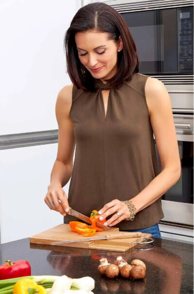 TABLA Y CUCHILLOS GOURMET La tabla y cuchillos gourmet sin duda es la mejor eleccion para regalo de fin de año da obsequia este bonito articulo con tu marca grabada en laser 