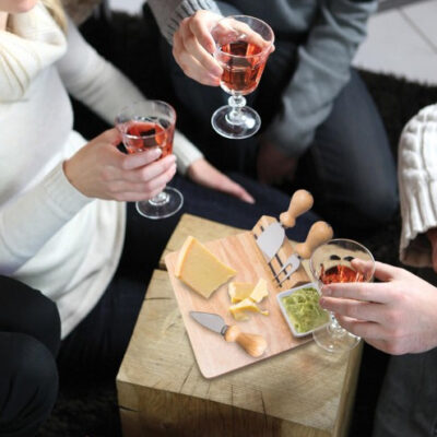 SET GOURMET DE QUESOS El set gourmet de quesos sin duda es ideal para tus cenas familiares o de negocios impresiona deslumbra a tus comensales con este bonito articulo promocional