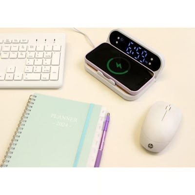 cargador Pólva personalizado de bambú con reloj y carga inalámbrica
