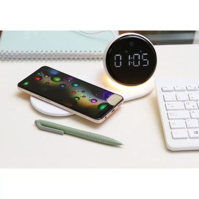 reloj Cossira personalizado con cargador inalámbrico, bocina y luz nocturna